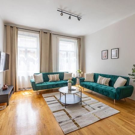 Stylish & Cozy City Center Apartment By Prestige Homes Budapest Exteriör bild