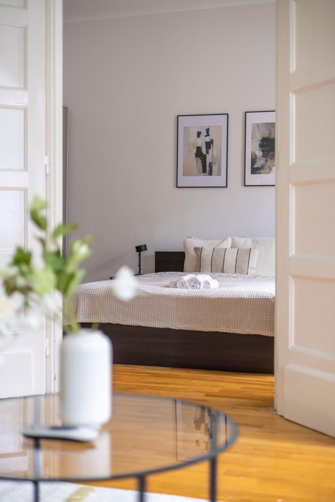 Stylish & Cozy City Center Apartment By Prestige Homes Budapest Exteriör bild